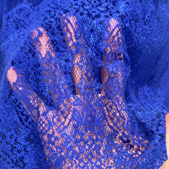 MINE Blue Lace Accent Women's Top size small. - Picture 5 of 6